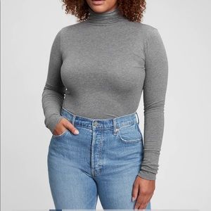 Women’s Featherweight Funnel-Neck T-Shirt dark grey